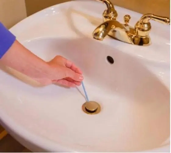 卫生间洗手盆下水道堵塞的原因是什么？有什么疏通方法？