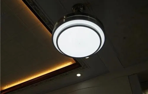 家里的灯越用越暗是因为光衰？