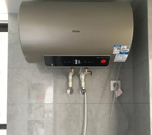 电热水器洗8,9分钟就没热水了正常吗？