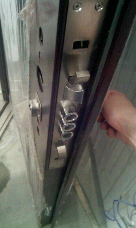防盗门门锁的锁孔转不动的原因及解决方法！