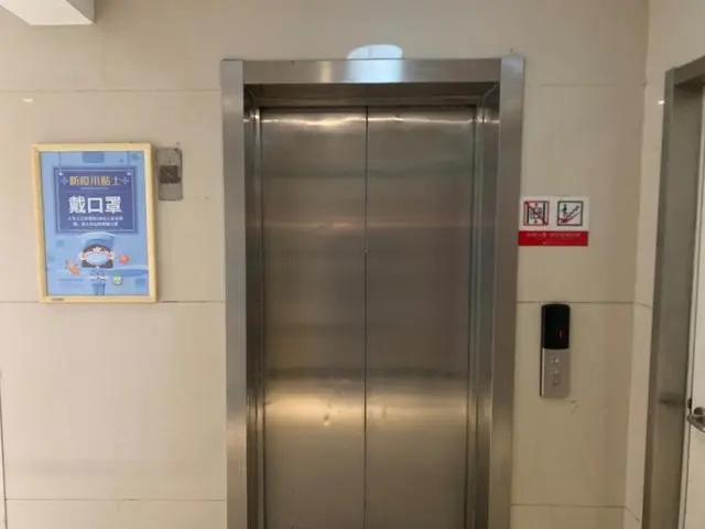 电梯门打不开的故障原因有哪些？被困电梯注意事项又有哪些？